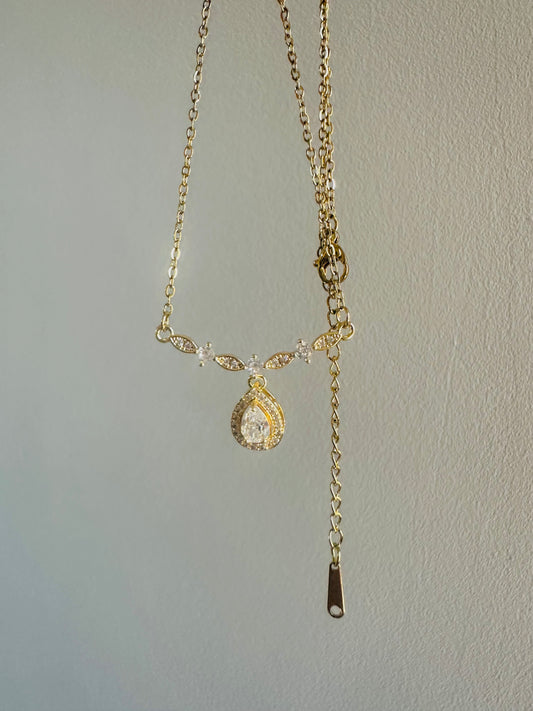 White Crystal Necklace – Gold Plated