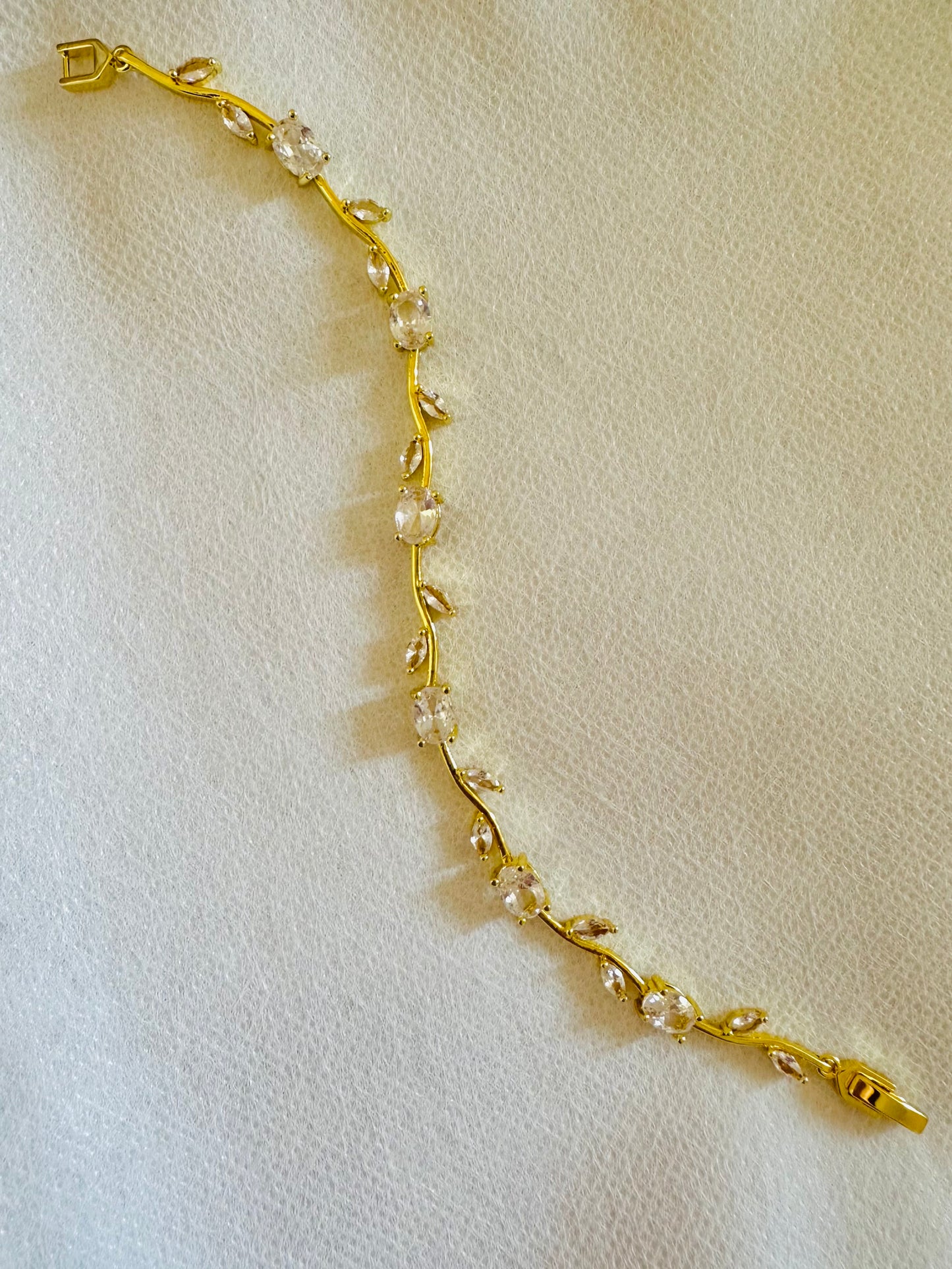 White Tulip bracelet –