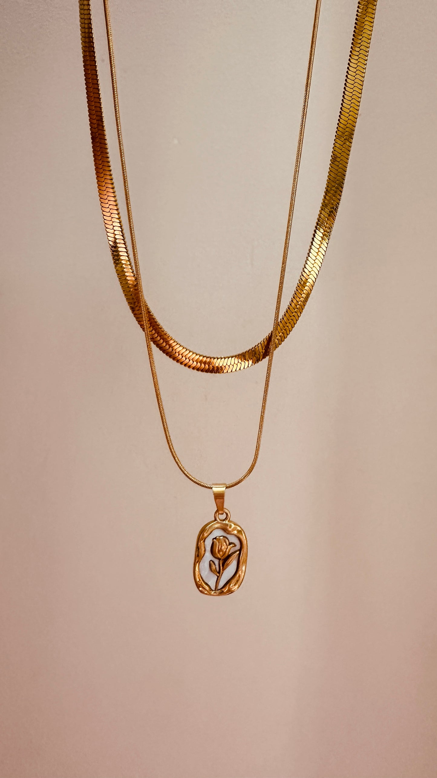 2-Piece Necklace Set: Snake Back Chain + Tulip Flower – Stainless Steel