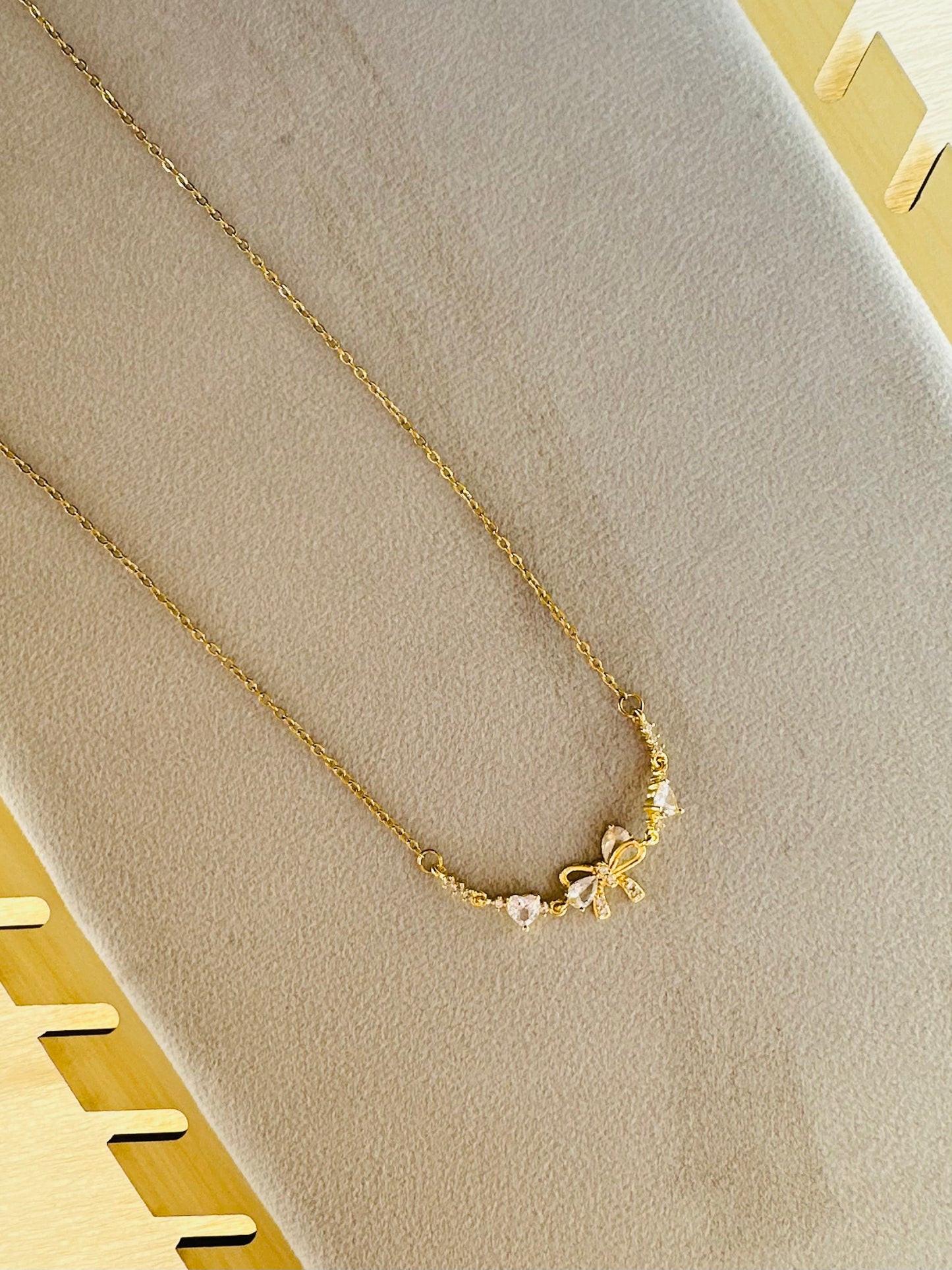 Bow Necklace