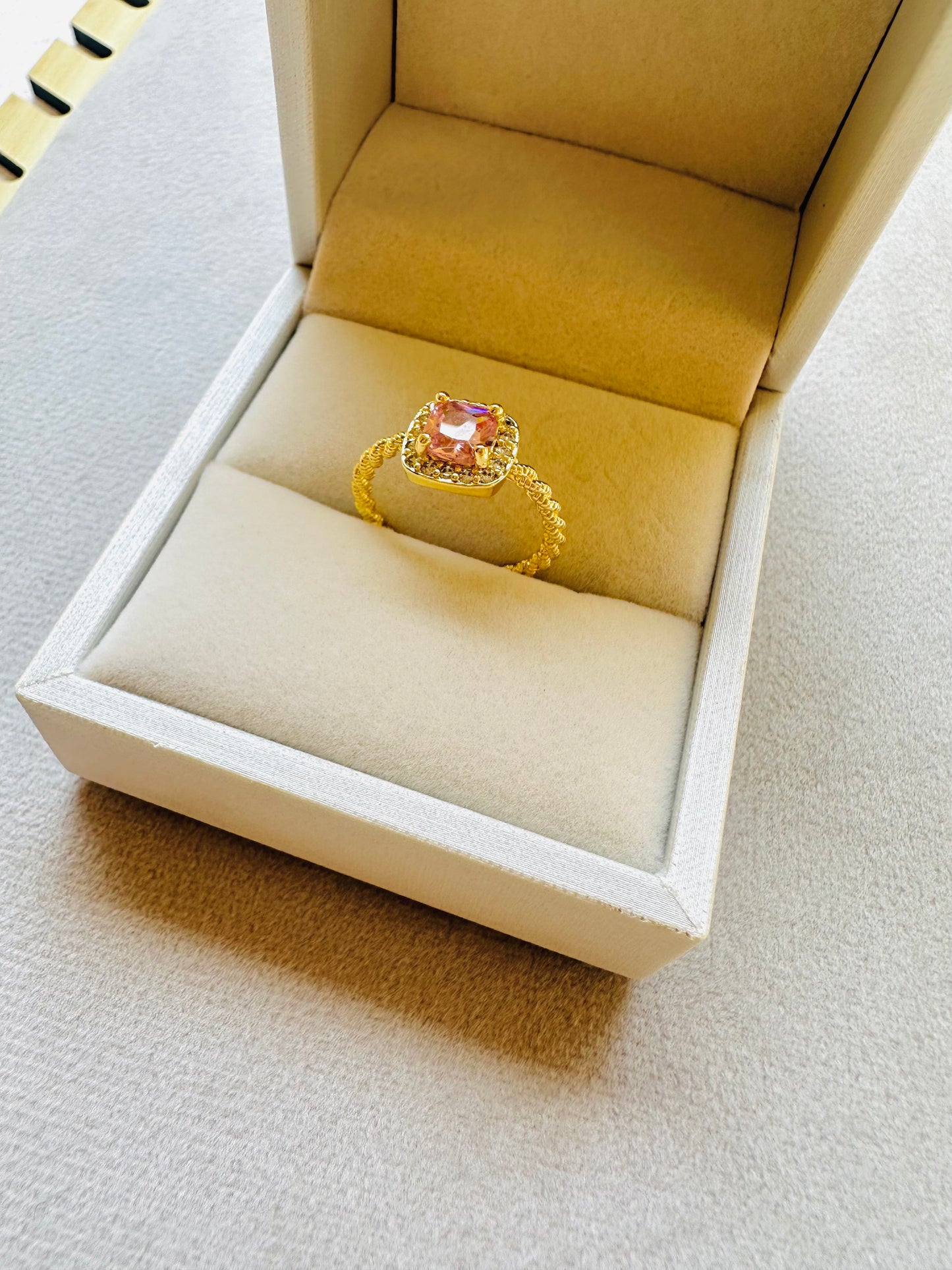 Pink ring gold pleated