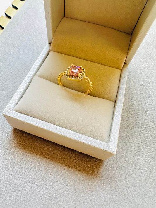 Pink ring gold pleated