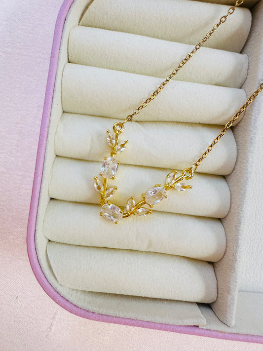 White Tulip Necklacs